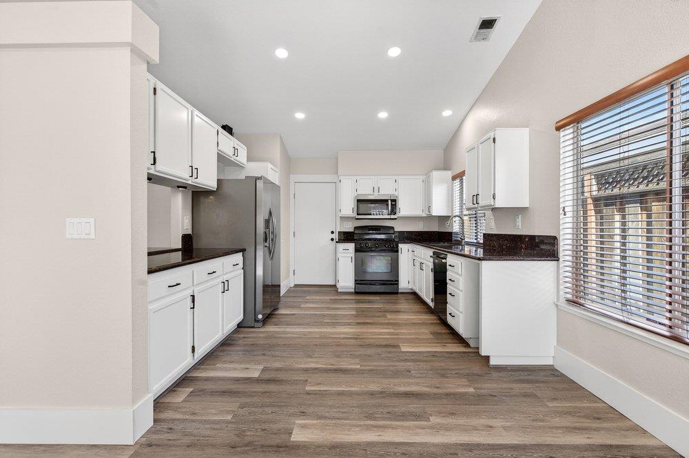 Detail Gallery Image 11 of 36 For 661 Del Mar Dr, Hollister,  CA 95023 - 4 Beds | 2 Baths