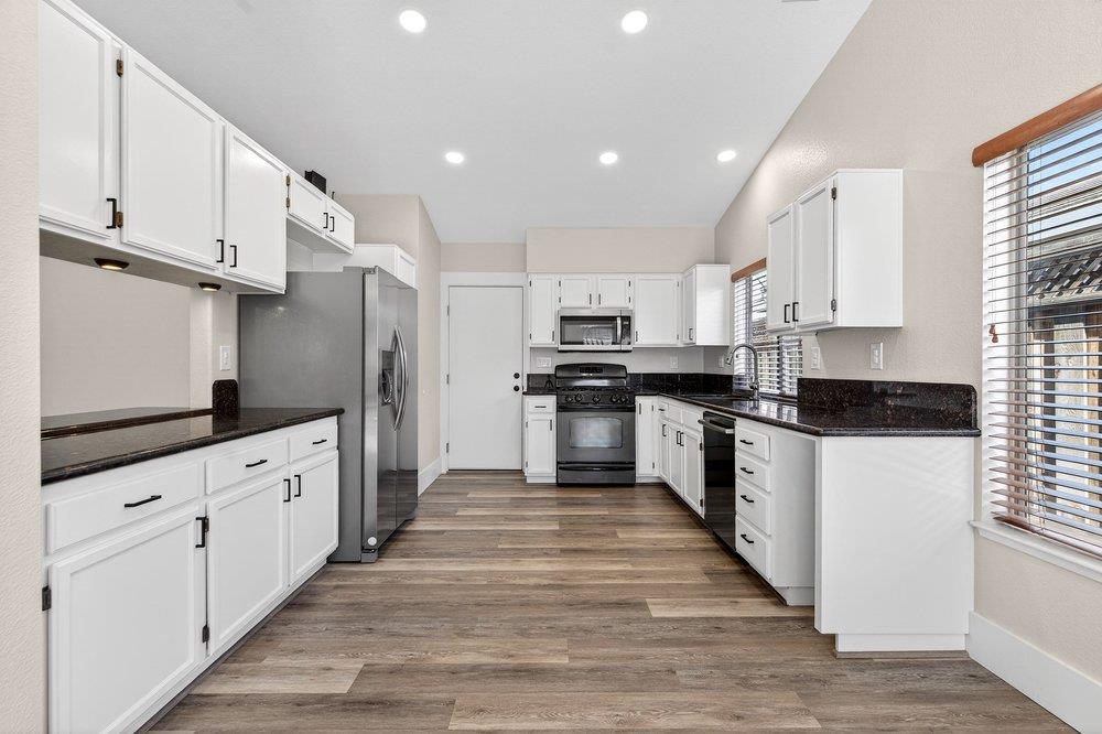 Detail Gallery Image 12 of 36 For 661 Del Mar Dr, Hollister,  CA 95023 - 4 Beds | 2 Baths