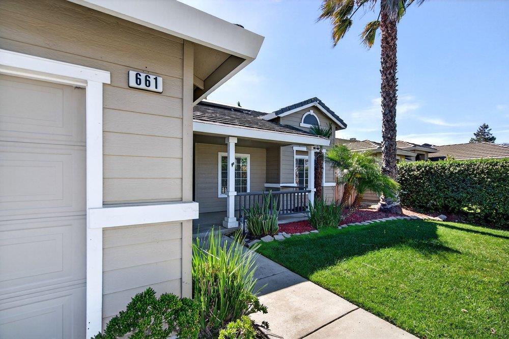 Detail Gallery Image 5 of 36 For 661 Del Mar Dr, Hollister,  CA 95023 - 4 Beds | 2 Baths