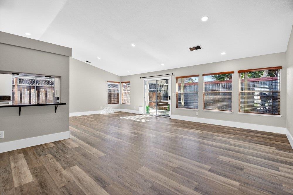 Detail Gallery Image 6 of 36 For 661 Del Mar Dr, Hollister,  CA 95023 - 4 Beds | 2 Baths