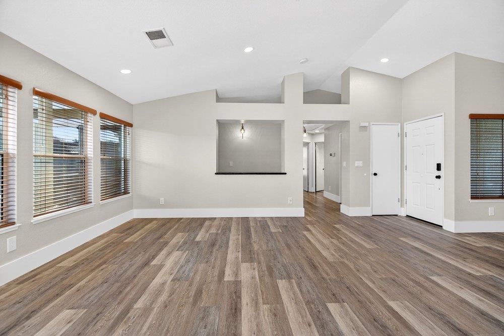 Detail Gallery Image 9 of 36 For 661 Del Mar Dr, Hollister,  CA 95023 - 4 Beds | 2 Baths