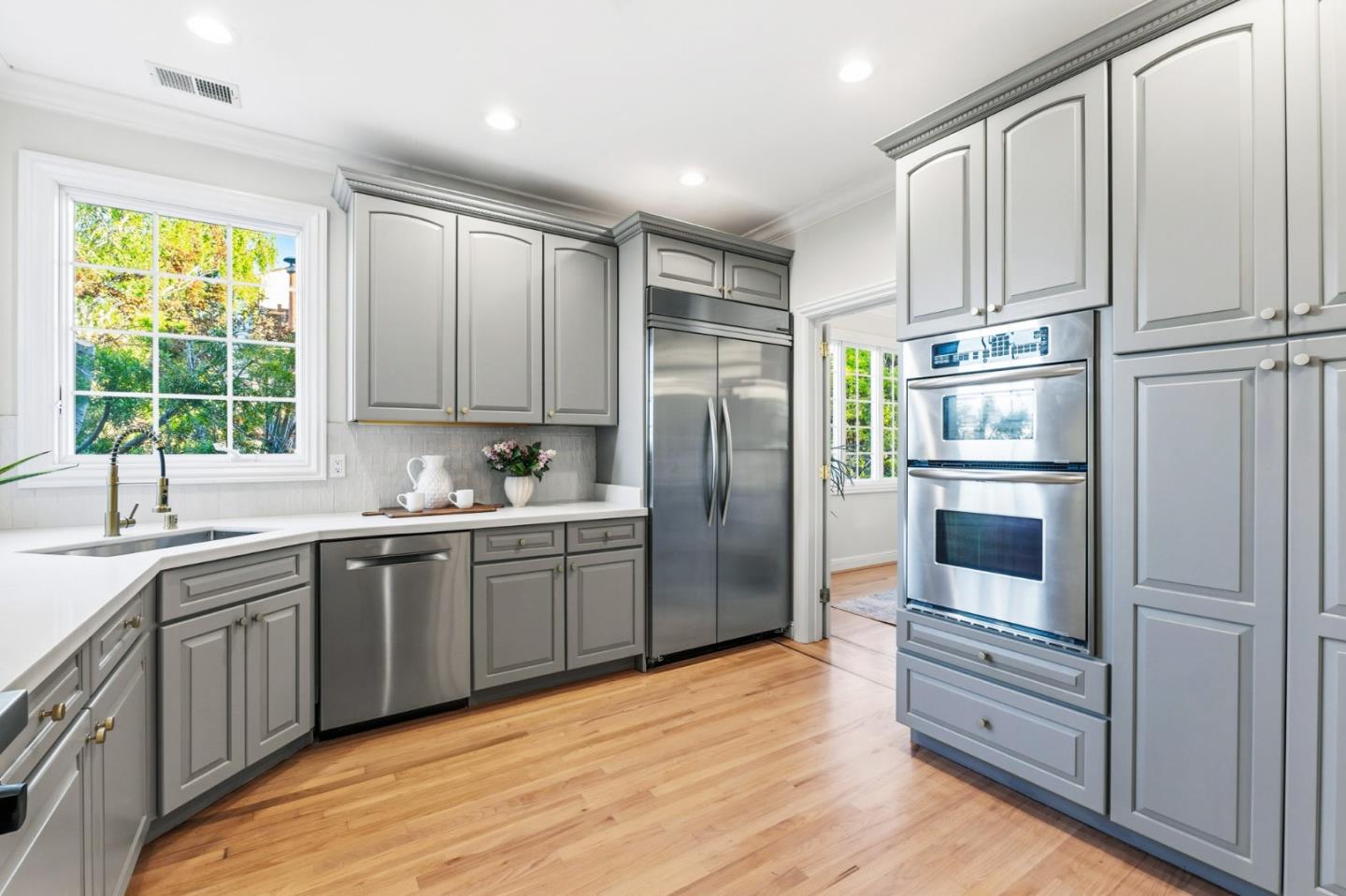 Detail Gallery Image 17 of 72 For 1466 Alvarado Ave, Burlingame,  CA 94010 - 3 Beds | 2/1 Baths