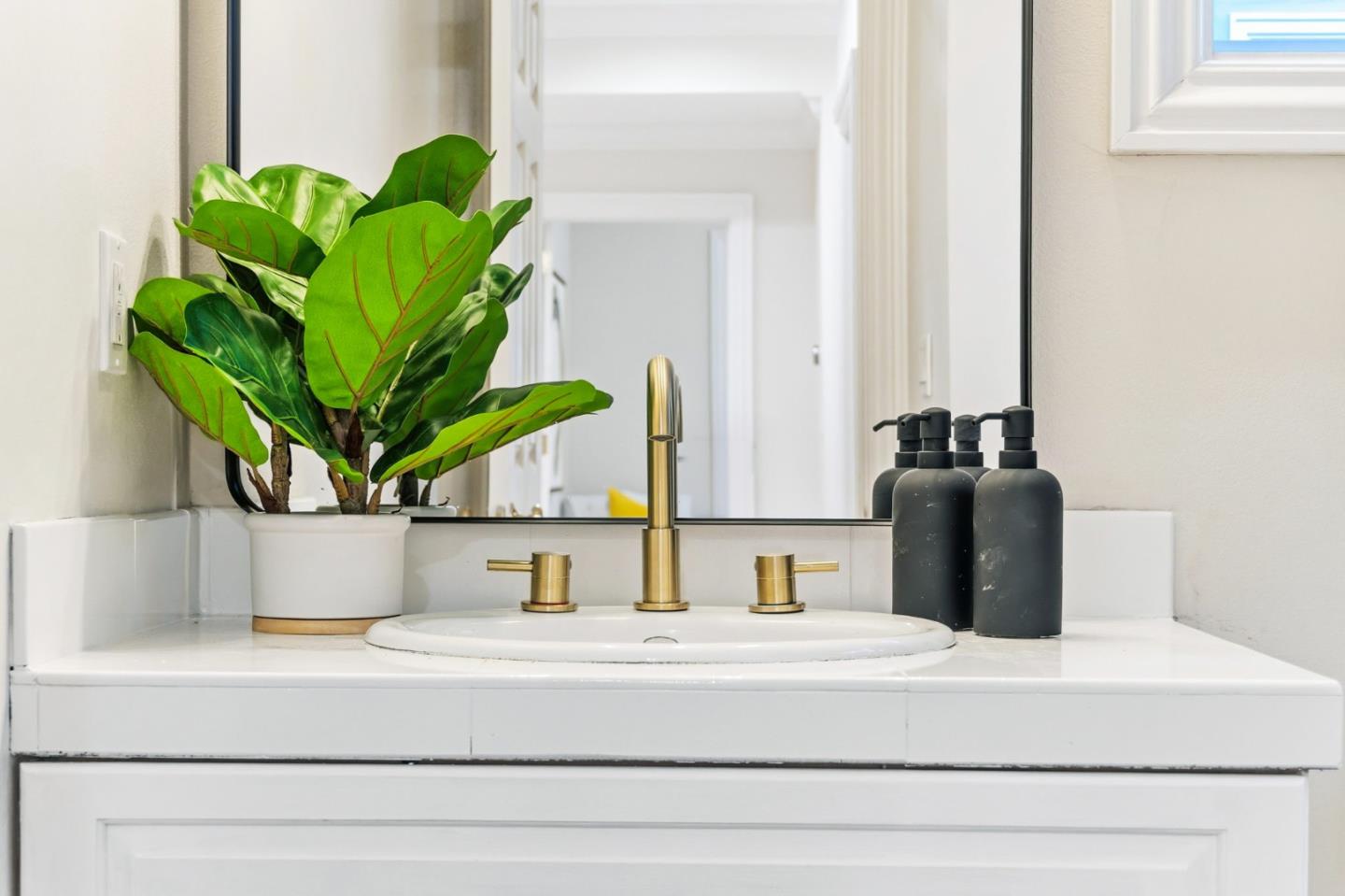 Detail Gallery Image 37 of 72 For 1466 Alvarado Ave, Burlingame,  CA 94010 - 3 Beds | 2/1 Baths