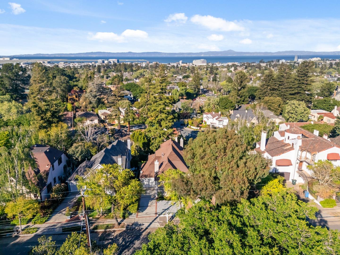 Detail Gallery Image 63 of 72 For 1466 Alvarado Ave, Burlingame,  CA 94010 - 3 Beds | 2/1 Baths