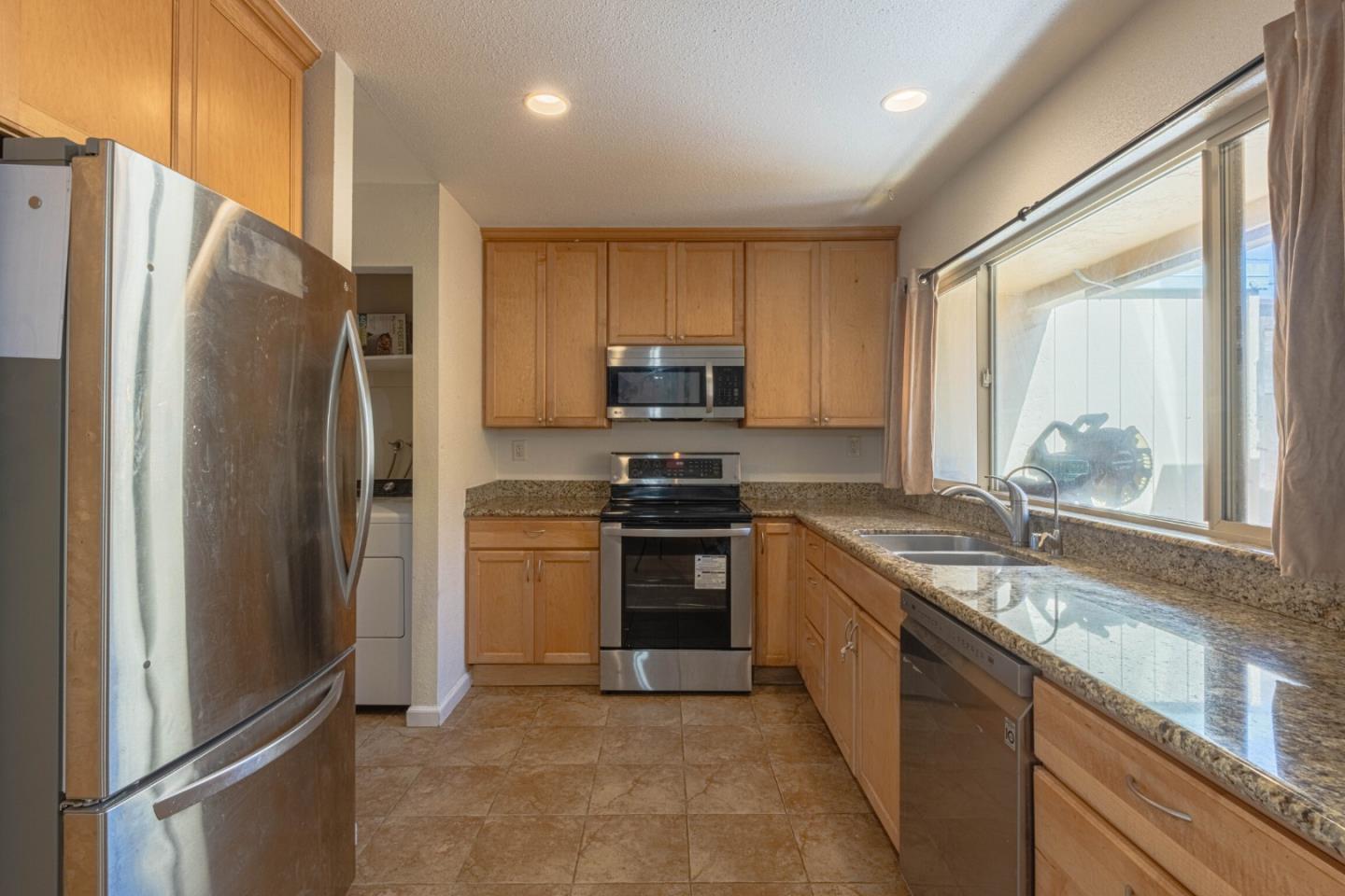 Detail Gallery Image 8 of 36 For 1224 Trinity Ave #14,  Seaside,  CA 93955 - 3 Beds | 2 Baths