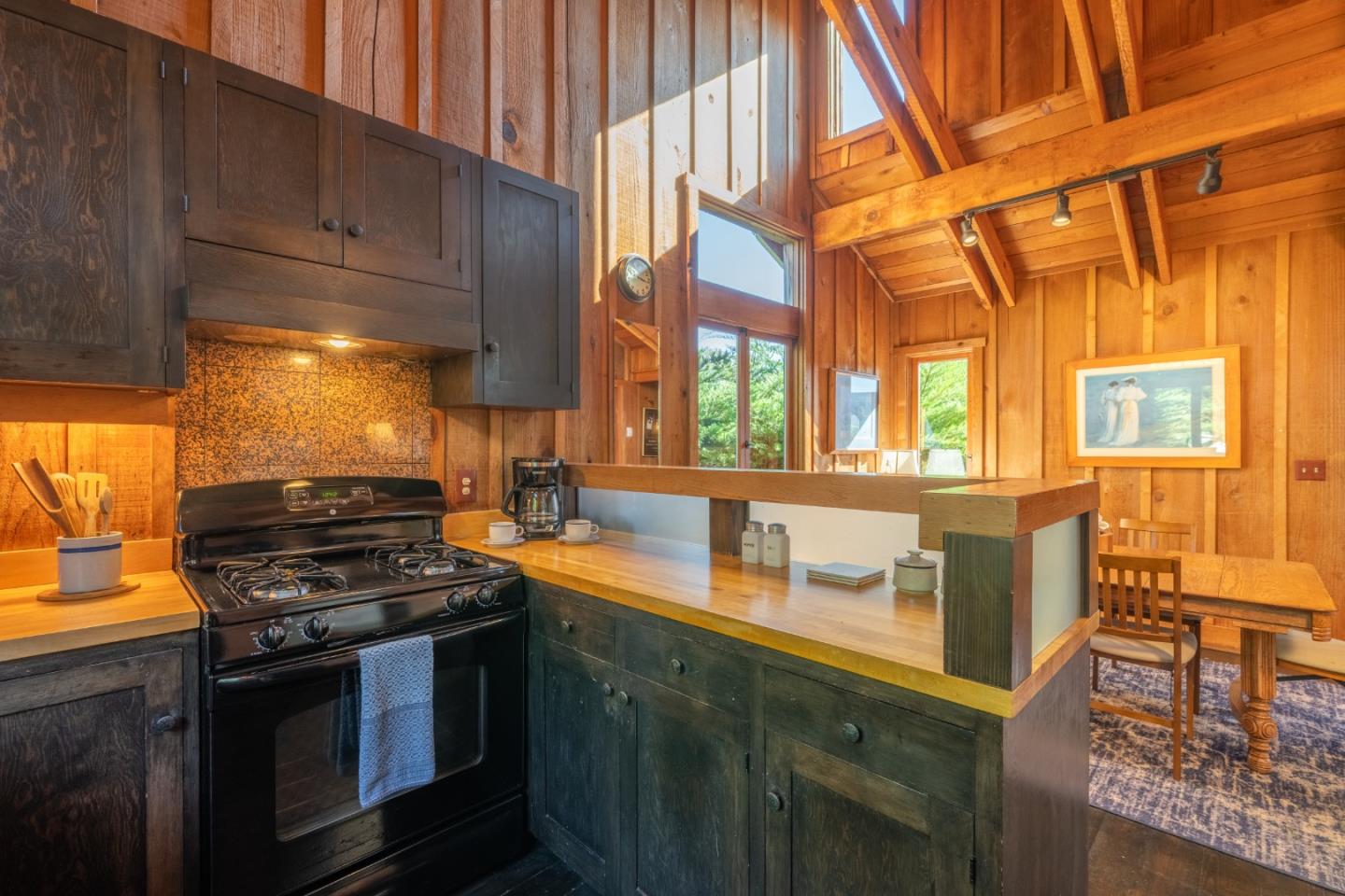 Detail Gallery Image 13 of 33 For 26181 Valley View Ave, Carmel,  CA 93923 - 3 Beds | 4 Baths