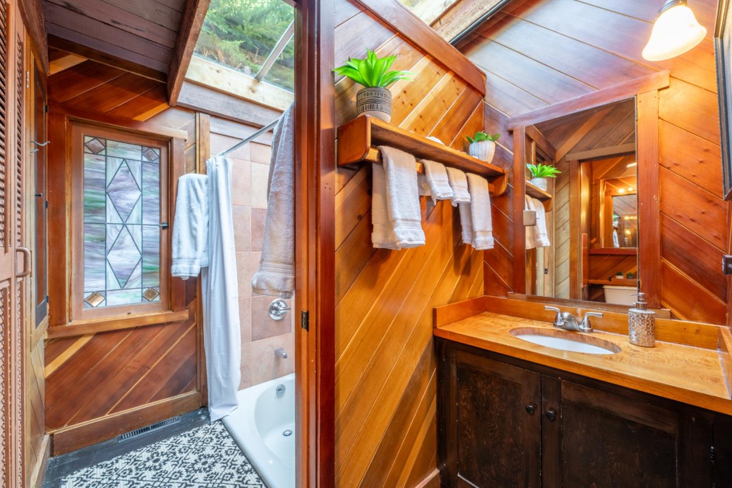 Detail Gallery Image 17 of 33 For 26181 Valley View Ave, Carmel,  CA 93923 - 3 Beds | 4 Baths