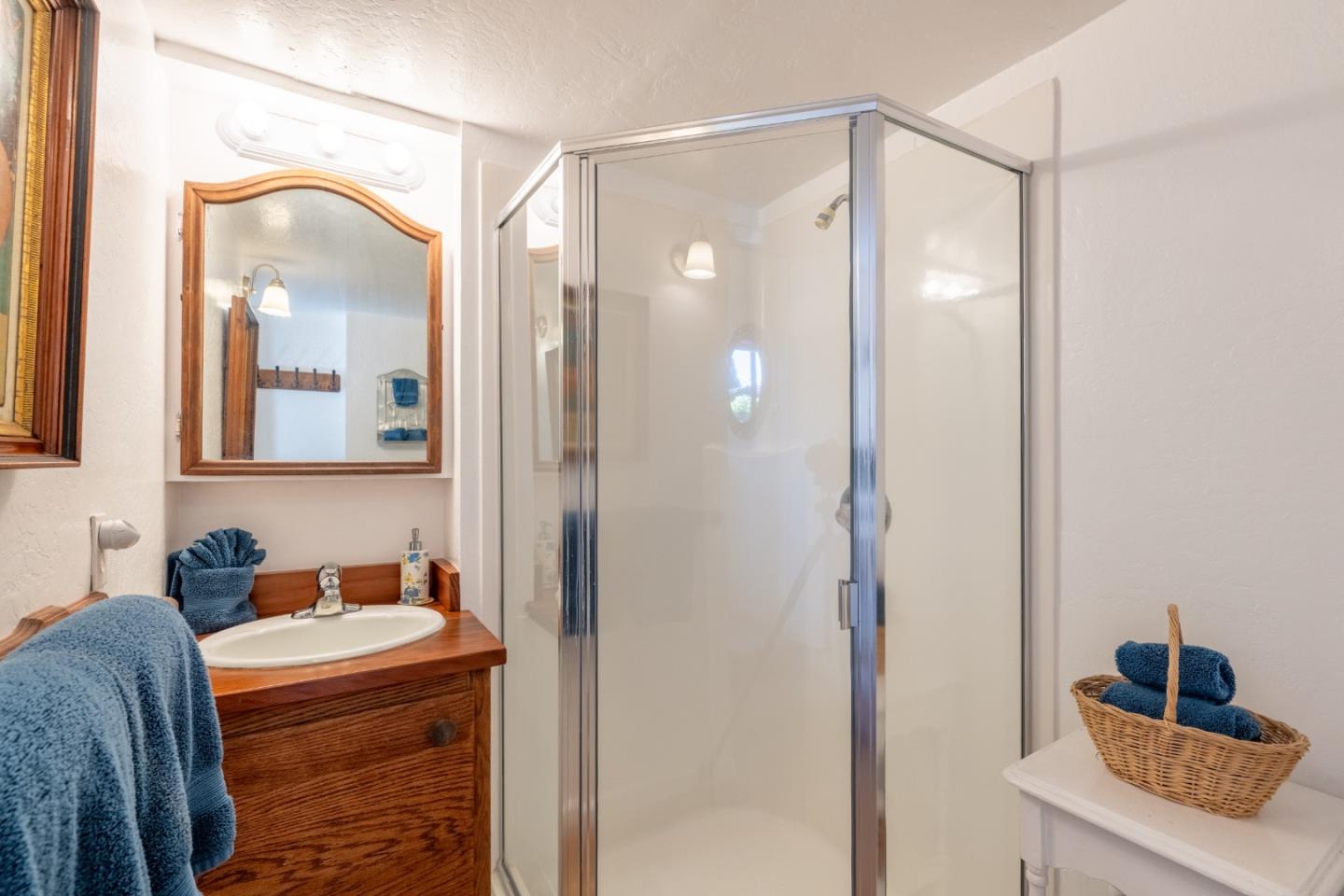 Detail Gallery Image 29 of 33 For 26181 Valley View Ave, Carmel,  CA 93923 - 3 Beds | 4 Baths