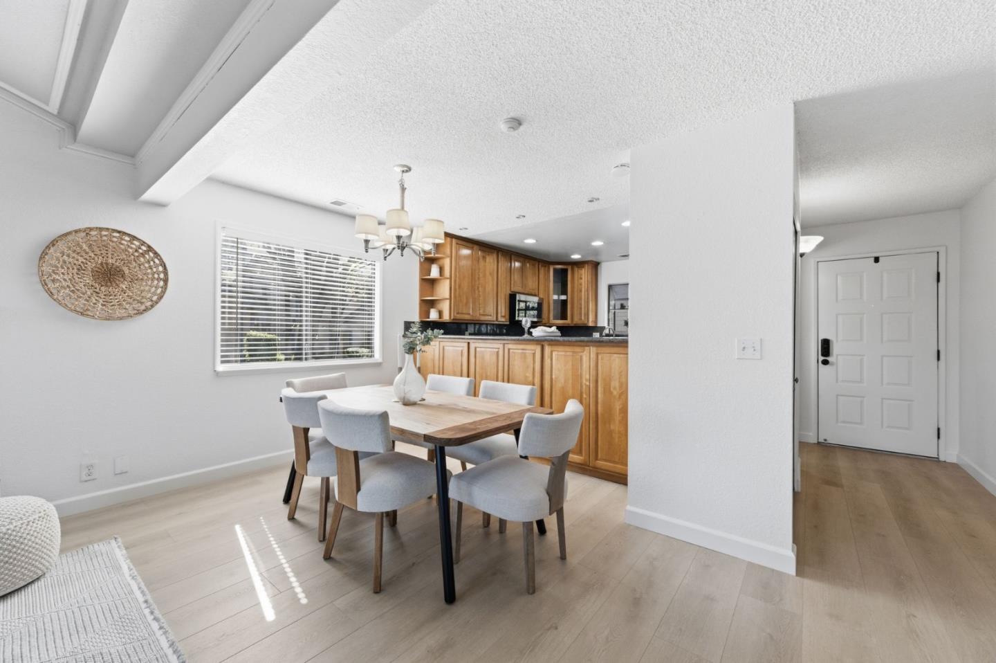 Detail Gallery Image 5 of 27 For 6023 Joaquin Murieta Ave a,  Newark,  CA 94560 - 3 Beds | 2 Baths