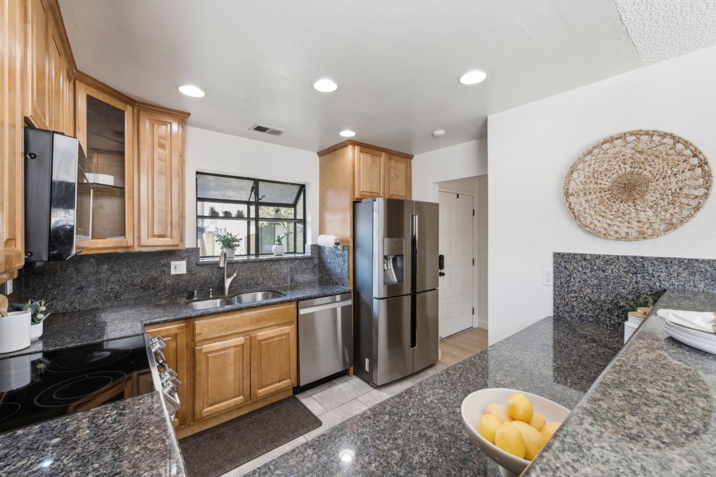 Detail Gallery Image 8 of 27 For 6023 Joaquin Murieta Ave a,  Newark,  CA 94560 - 3 Beds | 2 Baths