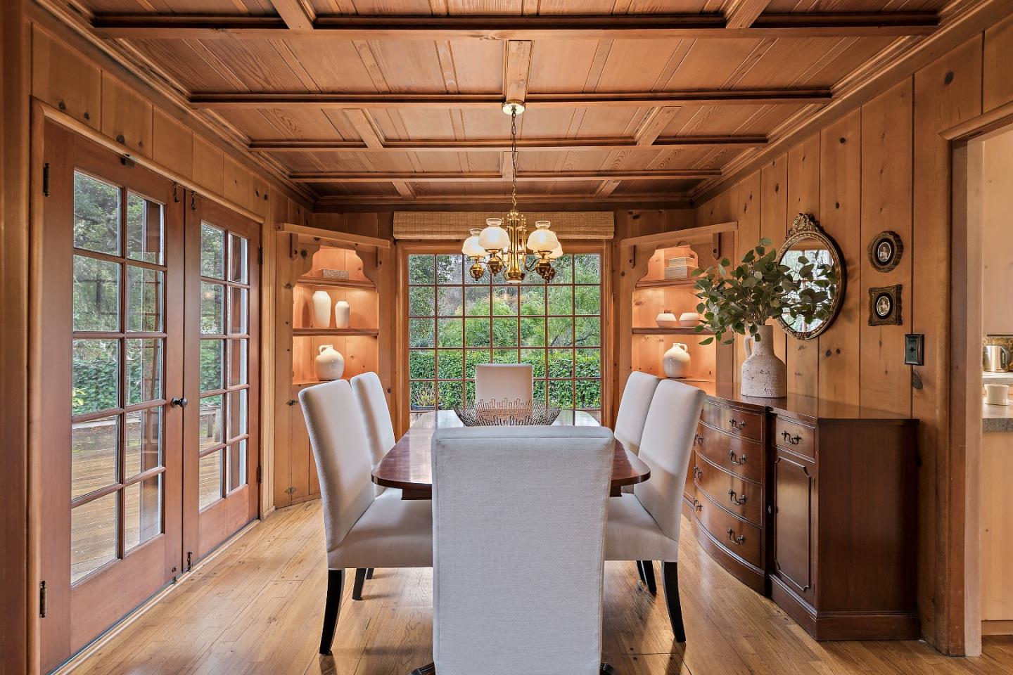 Detail Gallery Image 10 of 43 For 1200 Woodland Ave, Menlo Park,  CA 94025 - 3 Beds | 2 Baths