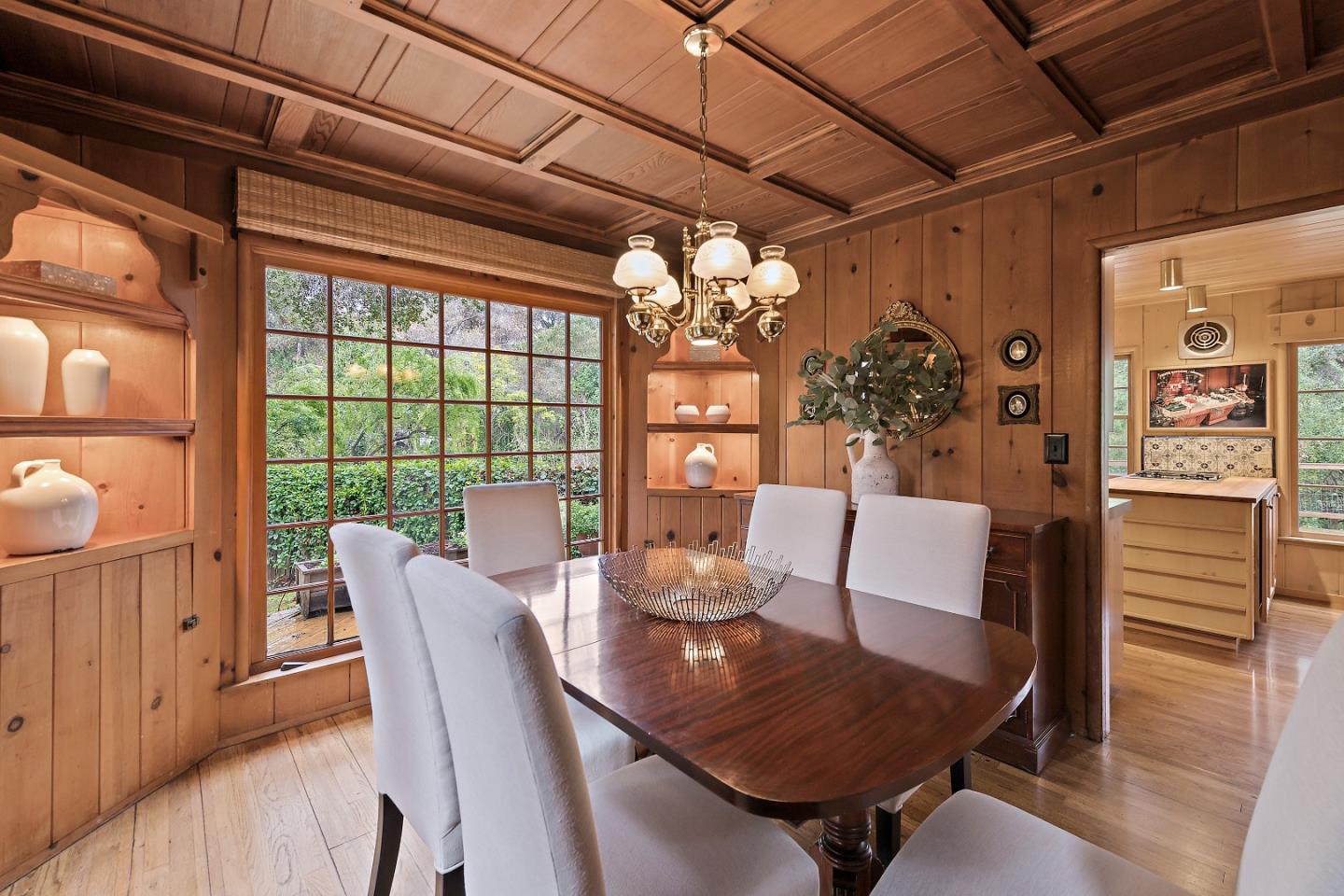 Detail Gallery Image 11 of 43 For 1200 Woodland Ave, Menlo Park,  CA 94025 - 3 Beds | 2 Baths