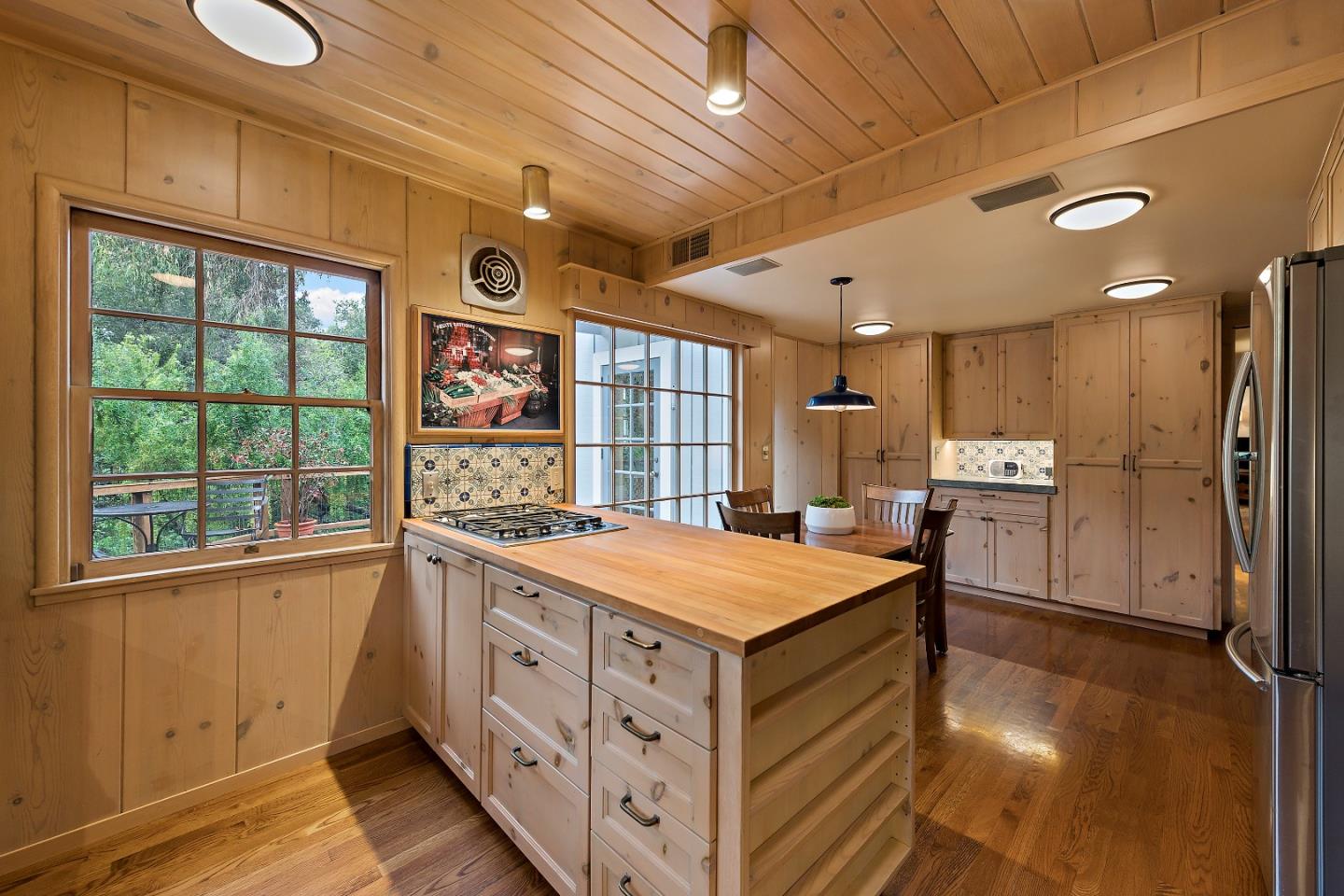 Detail Gallery Image 14 of 43 For 1200 Woodland Ave, Menlo Park,  CA 94025 - 3 Beds | 2 Baths