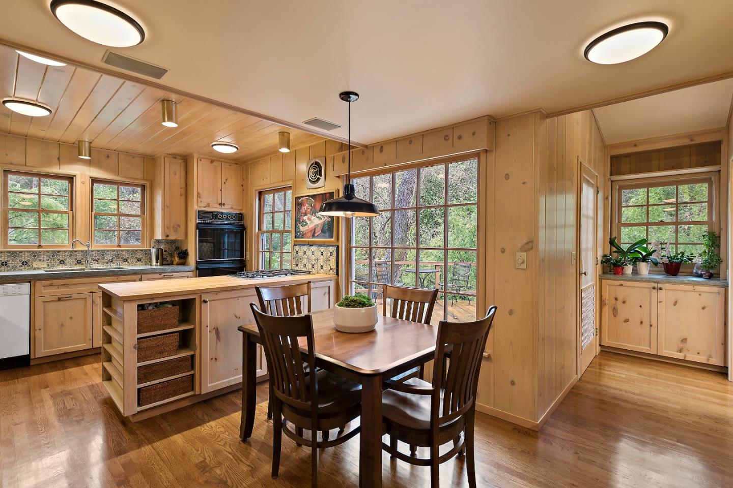 Detail Gallery Image 15 of 43 For 1200 Woodland Ave, Menlo Park,  CA 94025 - 3 Beds | 2 Baths