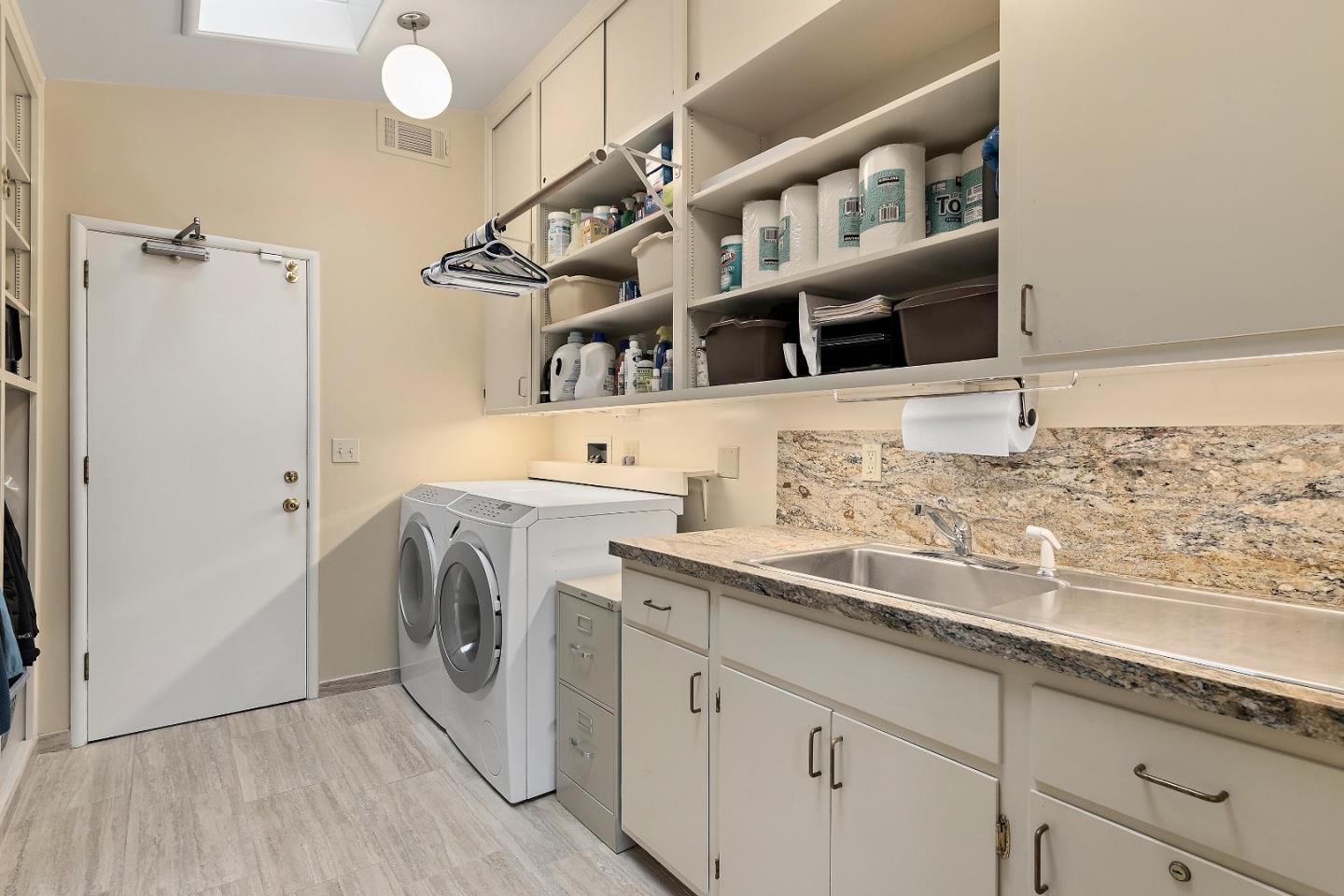 Detail Gallery Image 17 of 43 For 1200 Woodland Ave, Menlo Park,  CA 94025 - 3 Beds | 2 Baths