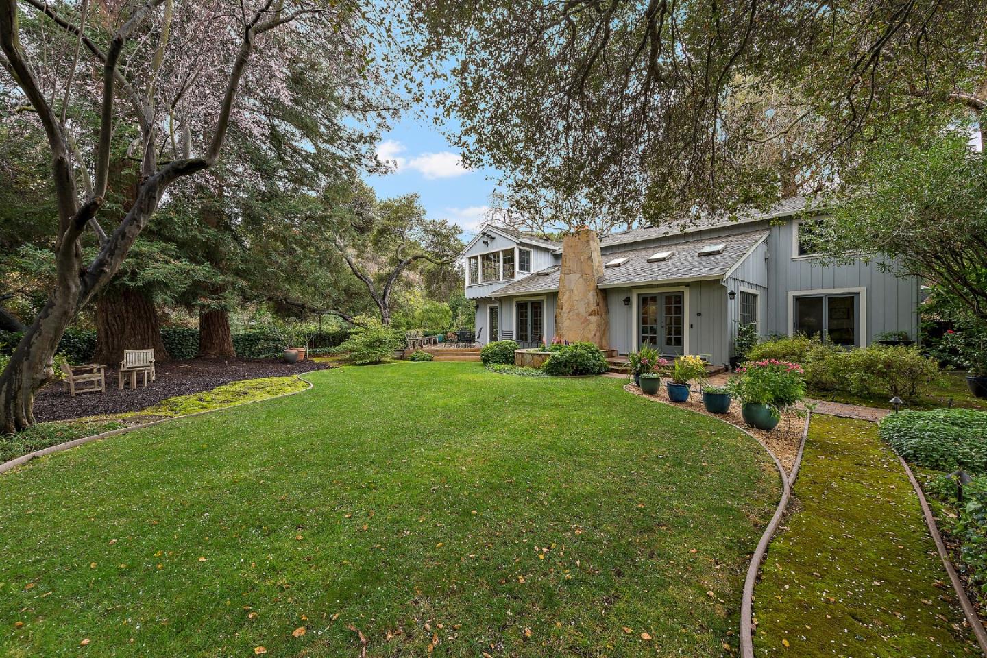 Detail Gallery Image 2 of 43 For 1200 Woodland Ave, Menlo Park,  CA 94025 - 3 Beds | 2 Baths