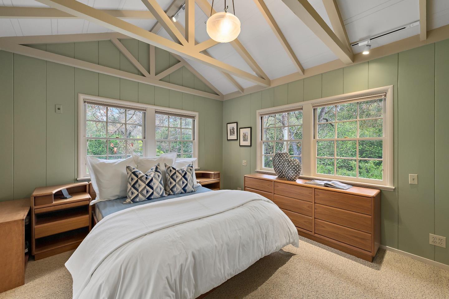 Detail Gallery Image 26 of 43 For 1200 Woodland Ave, Menlo Park,  CA 94025 - 3 Beds | 2 Baths