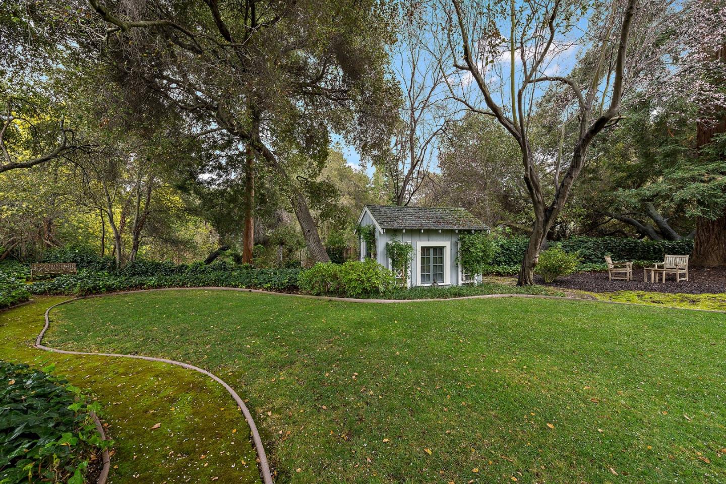 Detail Gallery Image 37 of 43 For 1200 Woodland Ave, Menlo Park,  CA 94025 - 3 Beds | 2 Baths