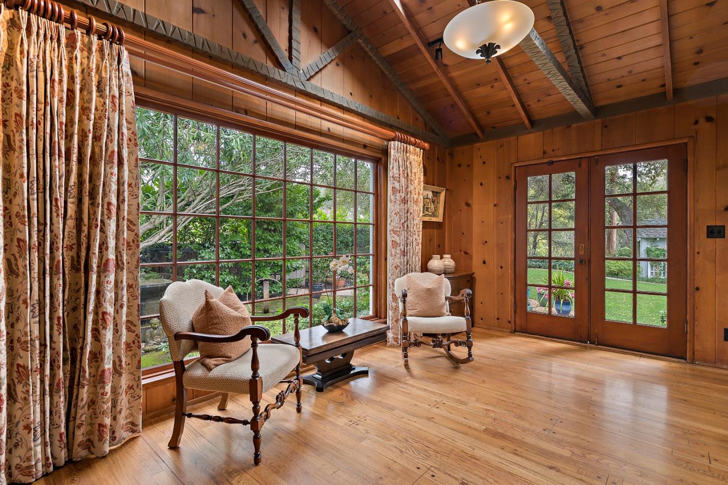 Detail Gallery Image 5 of 43 For 1200 Woodland Ave, Menlo Park,  CA 94025 - 3 Beds | 2 Baths