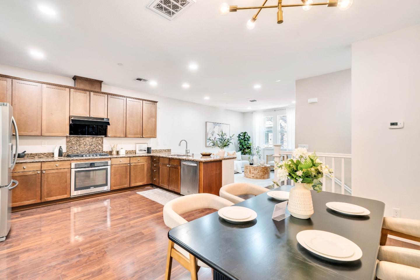 Detail Gallery Image 10 of 36 For 1391 Lee Pl, San Jose,  CA 95131 - 3 Beds | 2/1 Baths