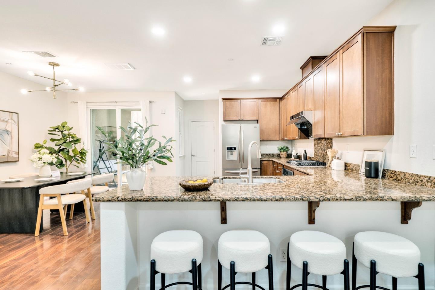 Detail Gallery Image 7 of 36 For 1391 Lee Pl, San Jose,  CA 95131 - 3 Beds | 2/1 Baths