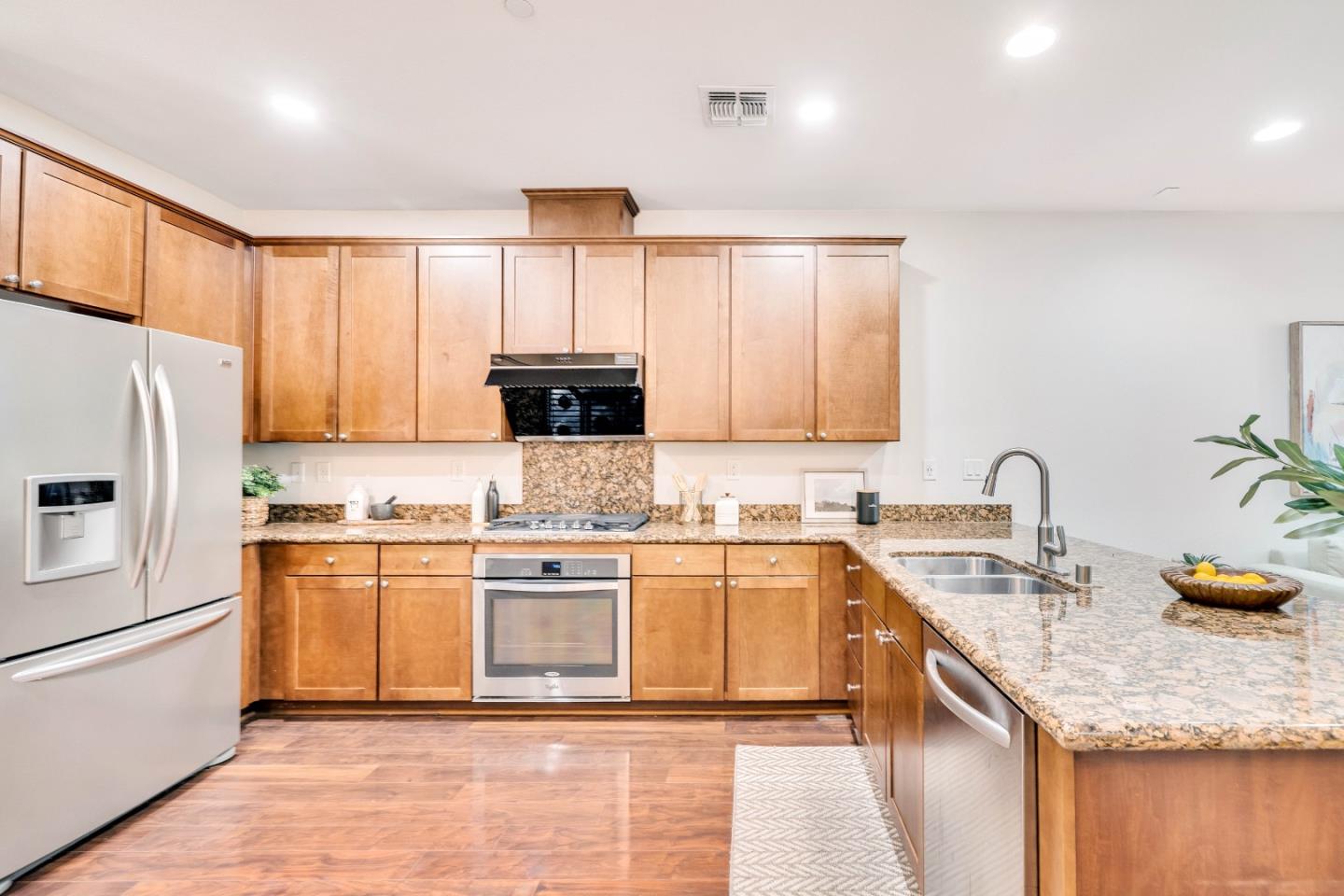 Detail Gallery Image 8 of 36 For 1391 Lee Pl, San Jose,  CA 95131 - 3 Beds | 2/1 Baths