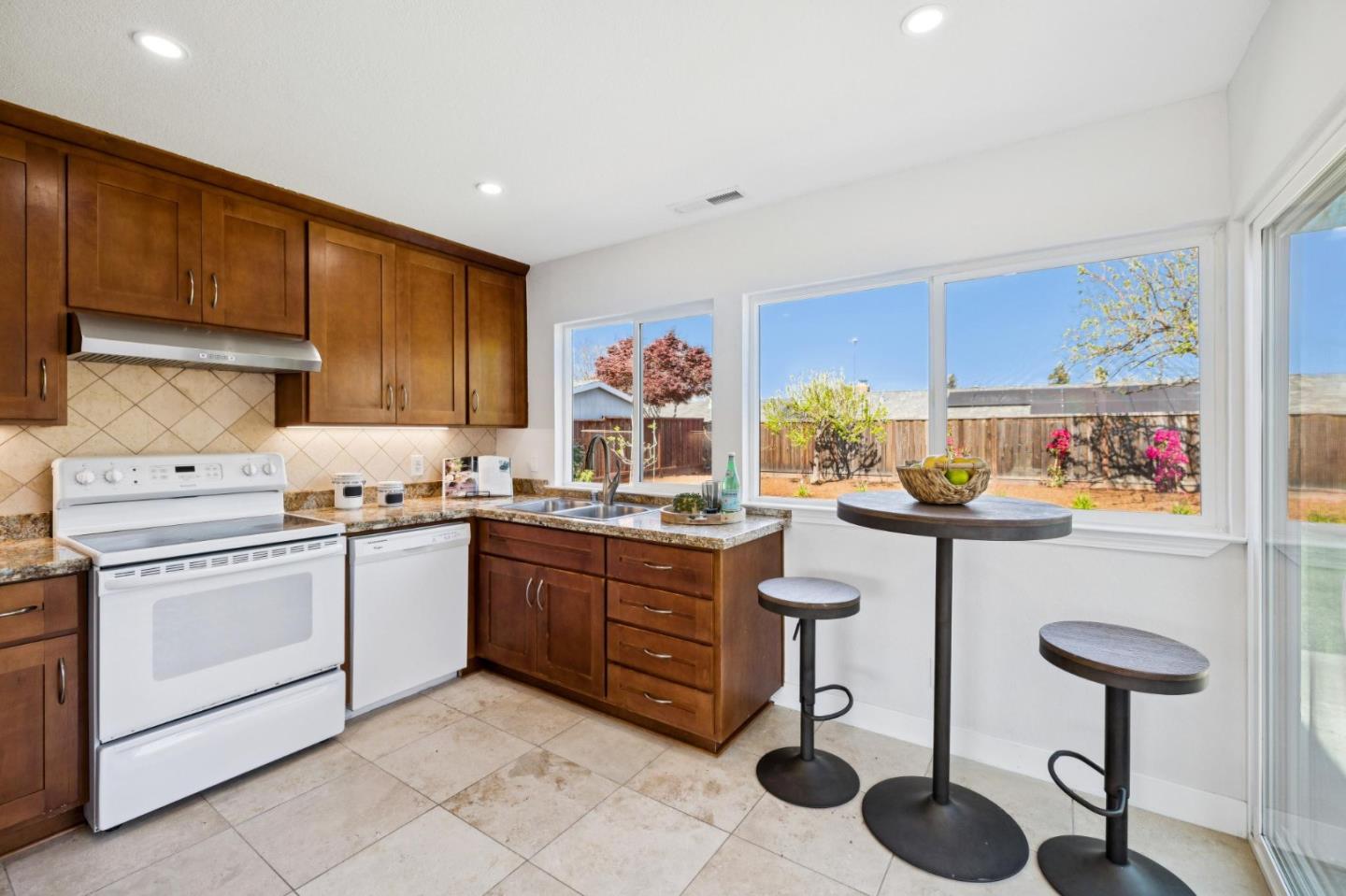 Detail Gallery Image 8 of 49 For 2877 Bellini Ct, San Jose,  CA 95132 - 2 Beds | 1 Baths