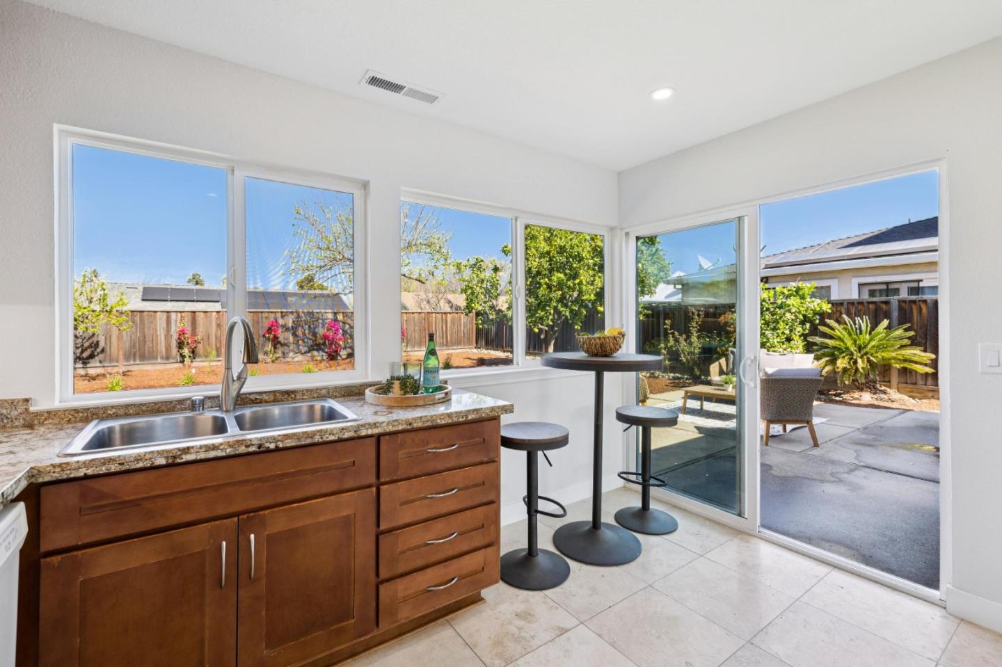 Detail Gallery Image 9 of 49 For 2877 Bellini Ct, San Jose,  CA 95132 - 2 Beds | 1 Baths