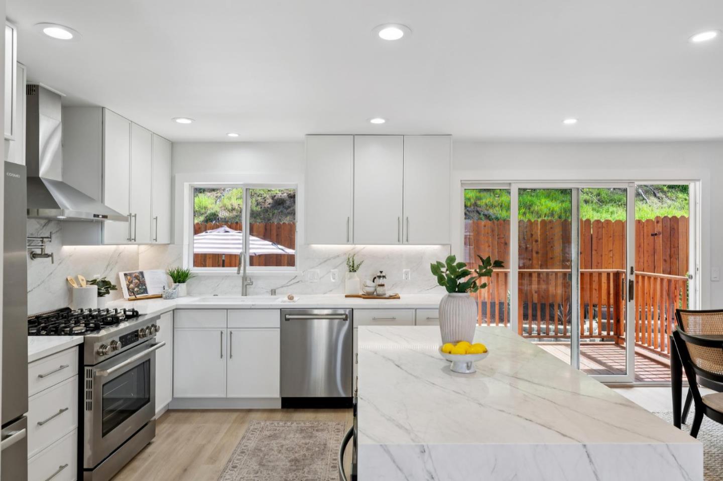 Detail Gallery Image 10 of 47 For 2 Celia Ct, Pacifica,  CA 94044 - 5 Beds | 3 Baths