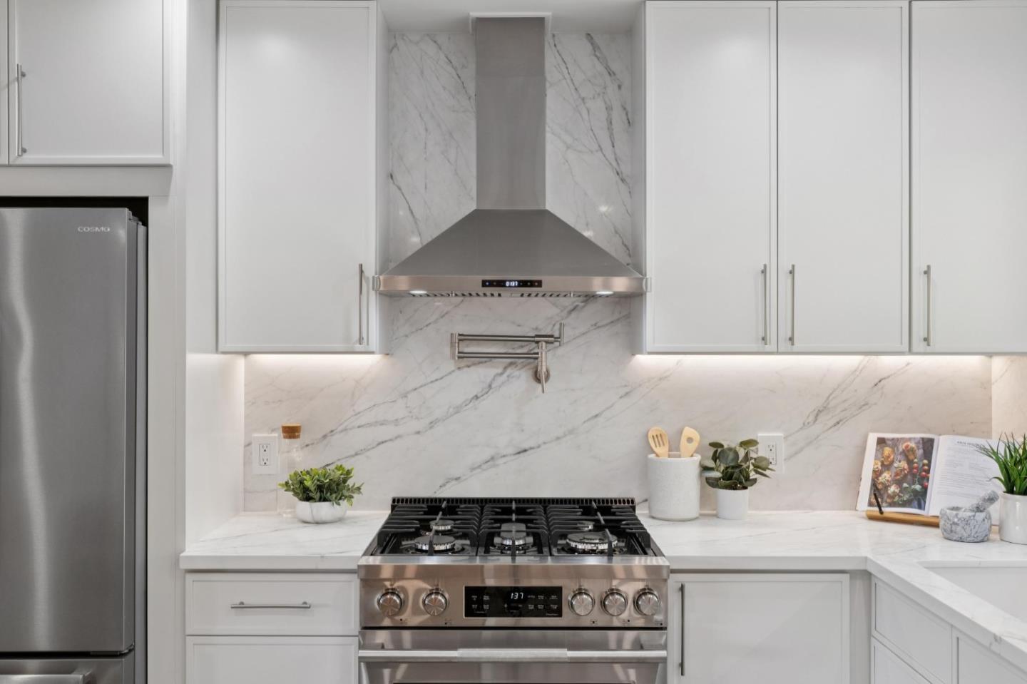 Detail Gallery Image 12 of 47 For 2 Celia Ct, Pacifica,  CA 94044 - 5 Beds | 3 Baths