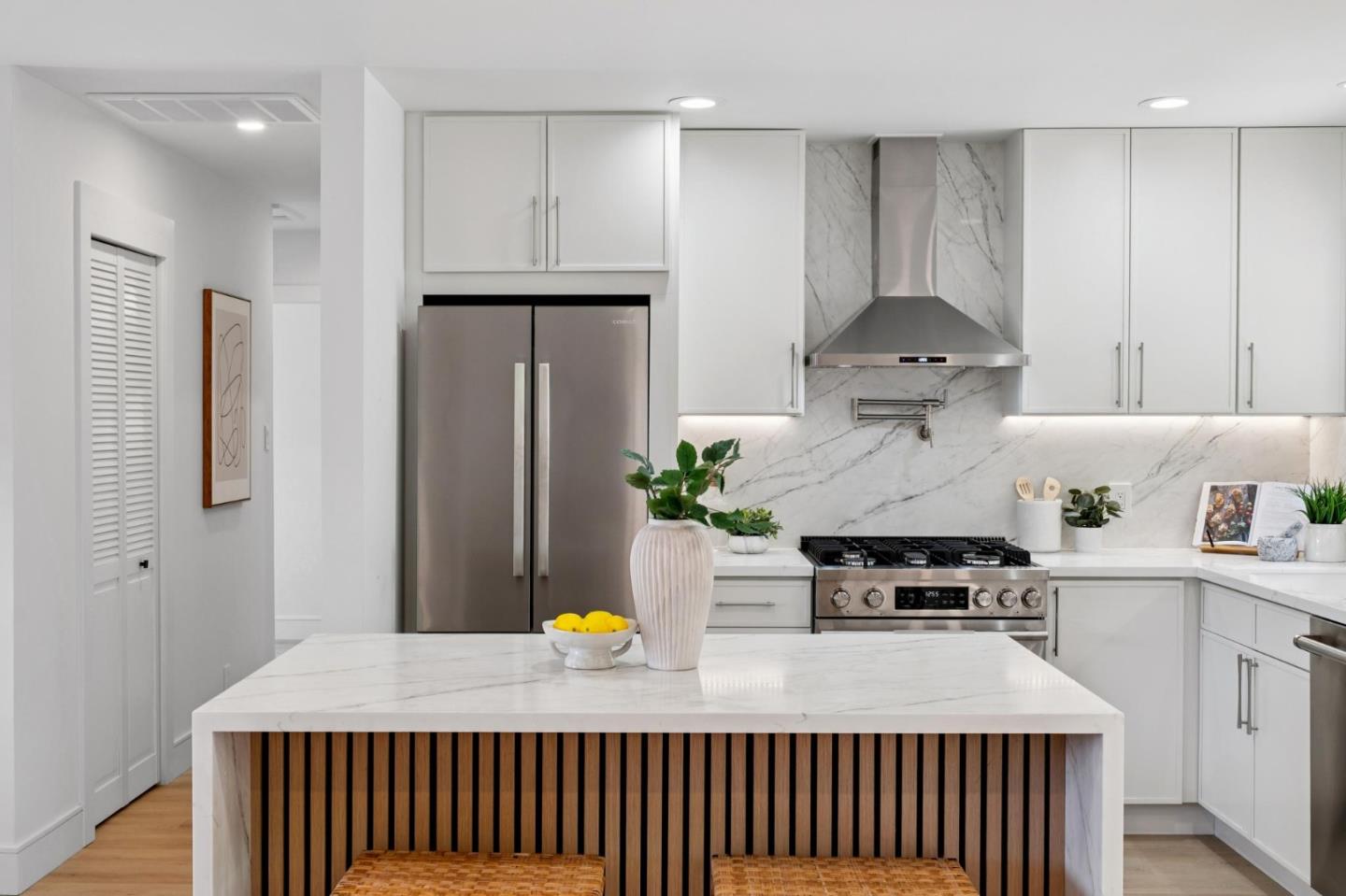 Detail Gallery Image 13 of 47 For 2 Celia Ct, Pacifica,  CA 94044 - 5 Beds | 3 Baths