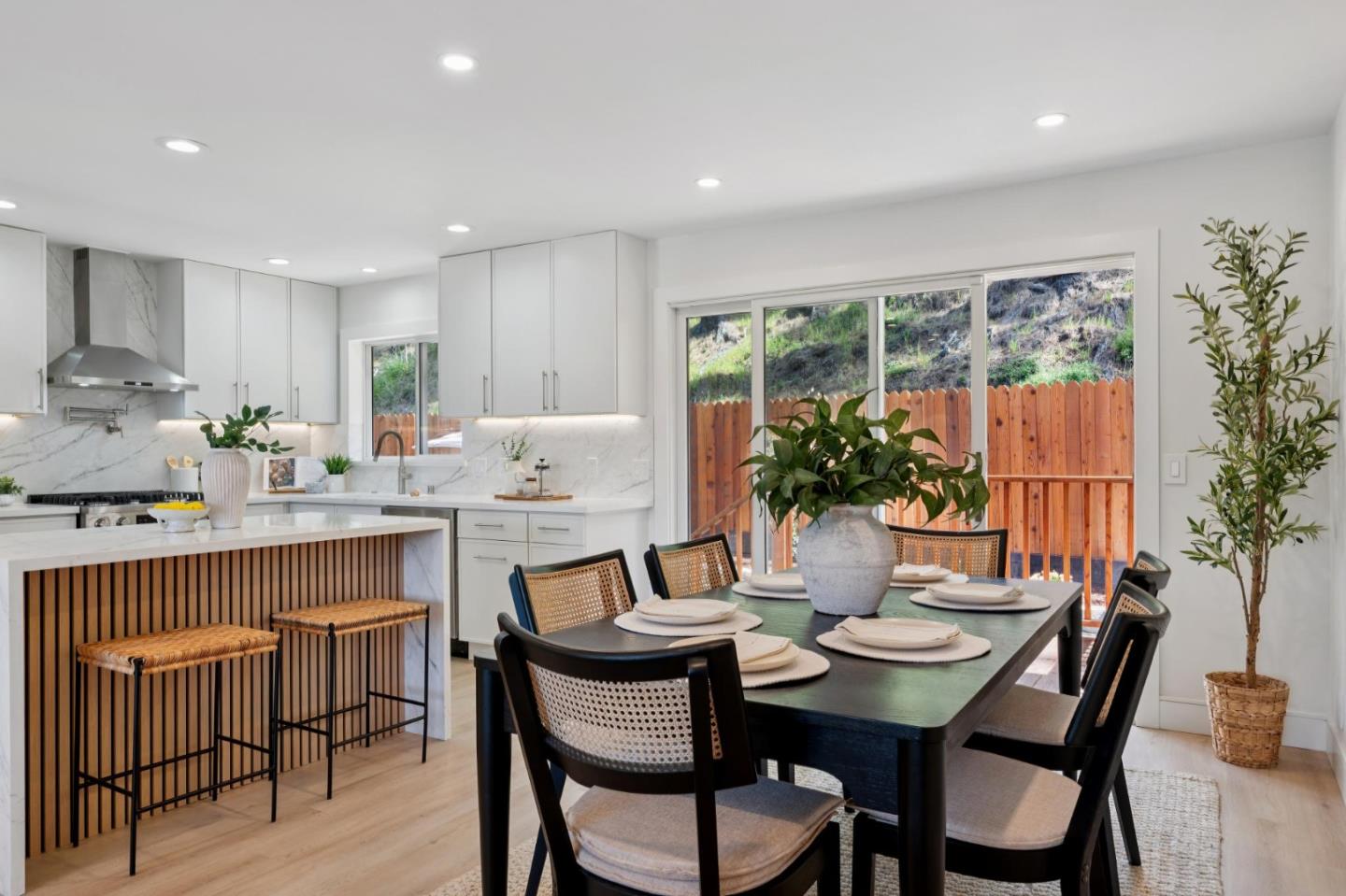 Detail Gallery Image 17 of 47 For 2 Celia Ct, Pacifica,  CA 94044 - 5 Beds | 3 Baths