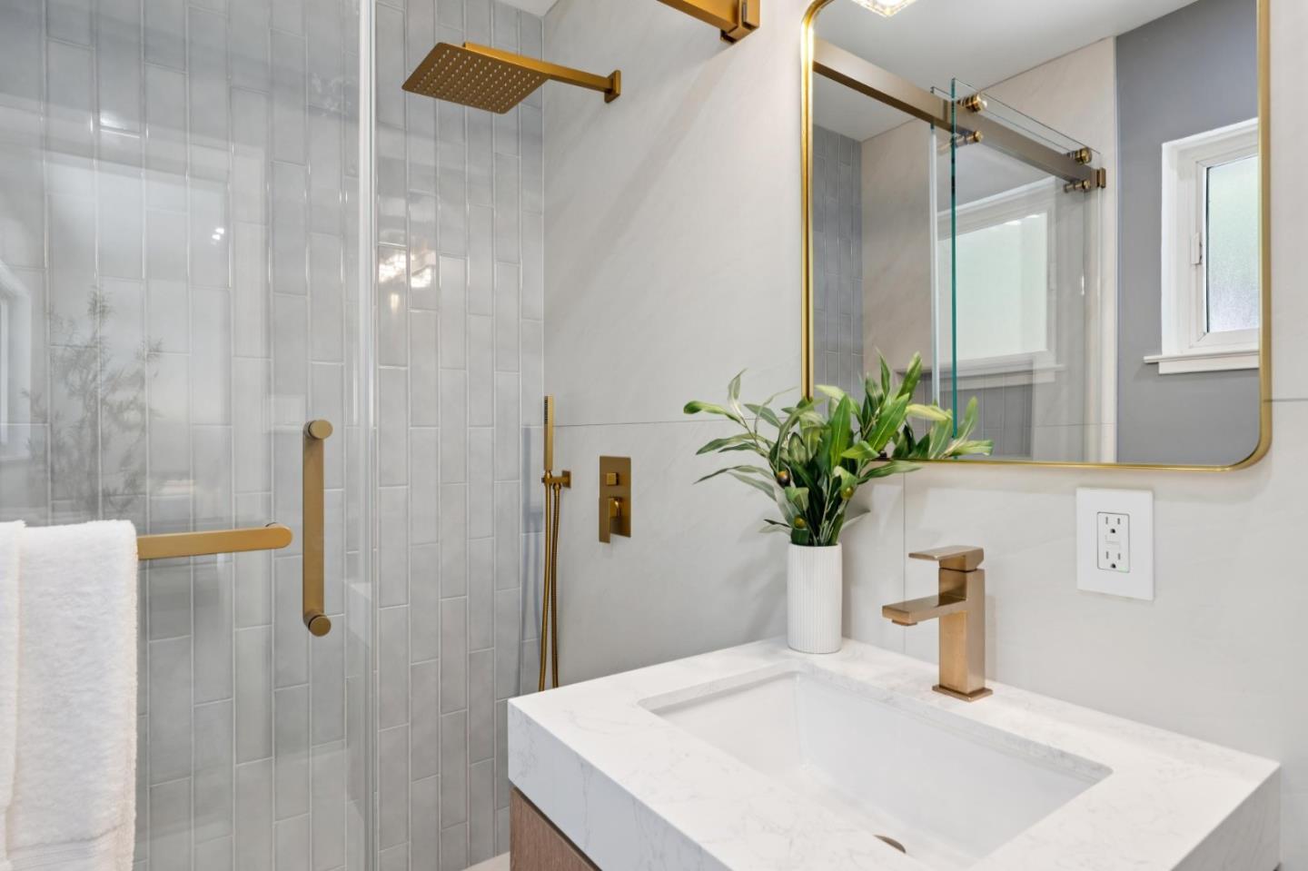 Detail Gallery Image 22 of 47 For 2 Celia Ct, Pacifica,  CA 94044 - 5 Beds | 3 Baths