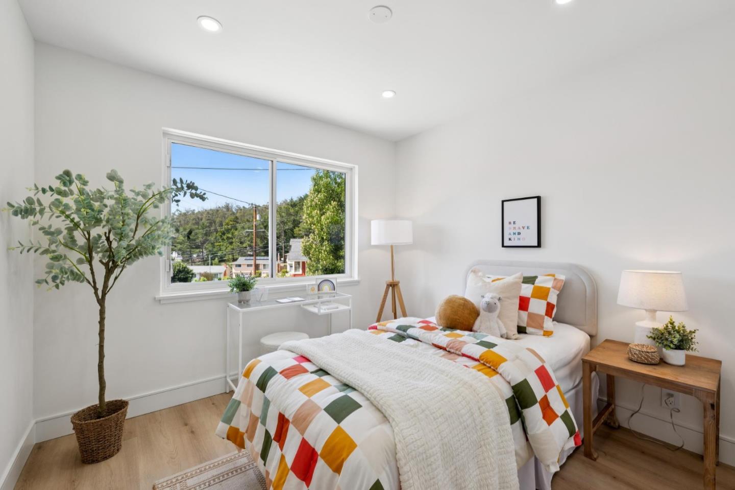 Detail Gallery Image 23 of 47 For 2 Celia Ct, Pacifica,  CA 94044 - 5 Beds | 3 Baths