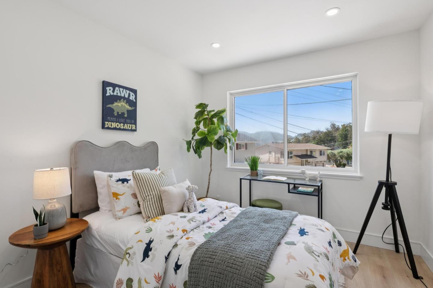 Detail Gallery Image 25 of 47 For 2 Celia Ct, Pacifica,  CA 94044 - 5 Beds | 3 Baths