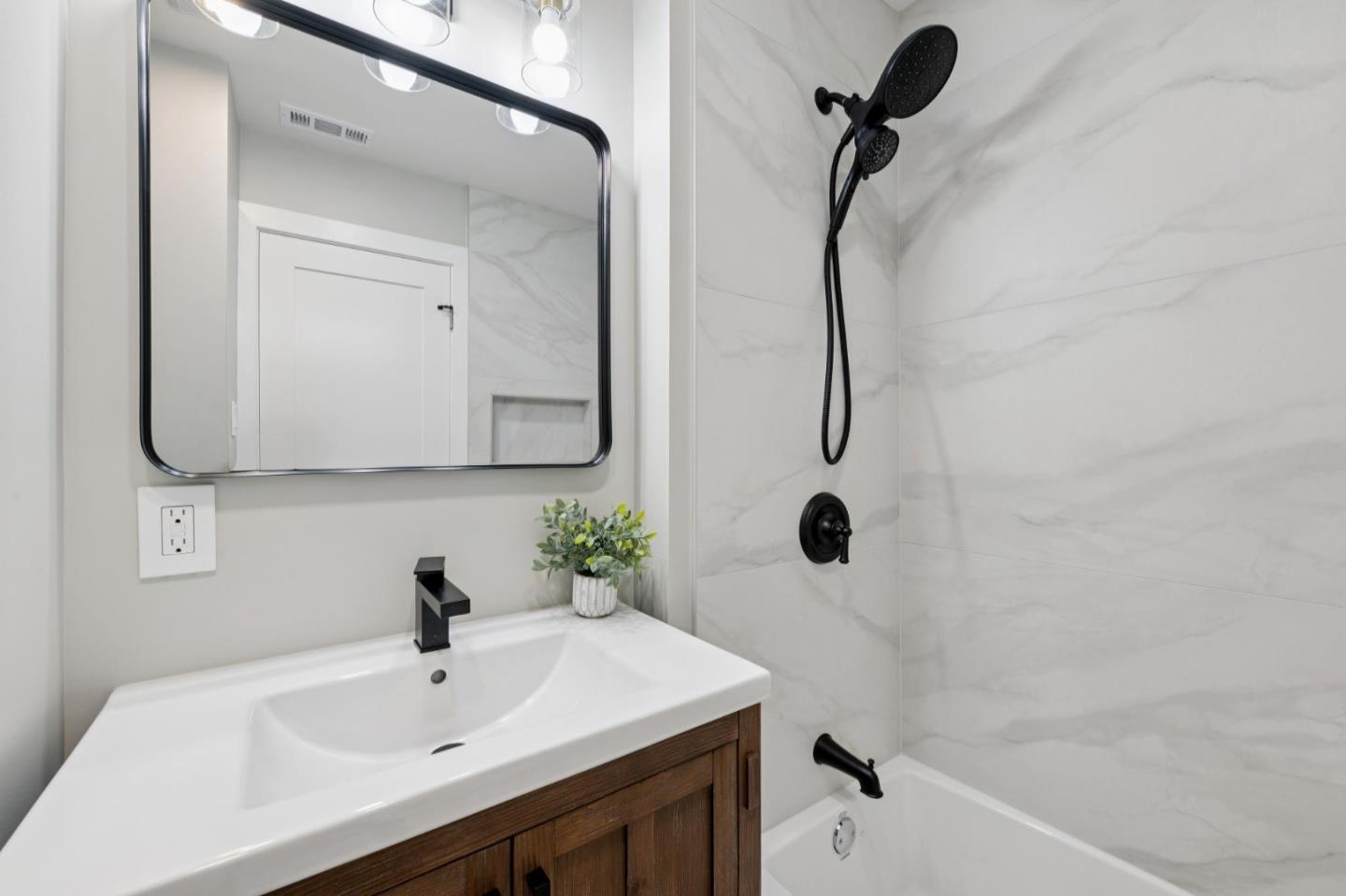 Detail Gallery Image 26 of 47 For 2 Celia Ct, Pacifica,  CA 94044 - 5 Beds | 3 Baths