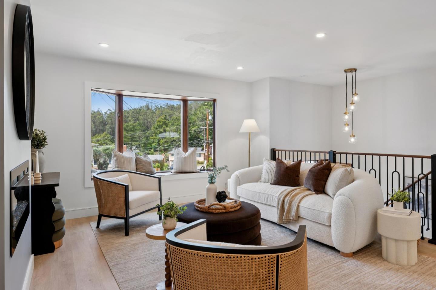 Detail Gallery Image 8 of 47 For 2 Celia Ct, Pacifica,  CA 94044 - 5 Beds | 3 Baths