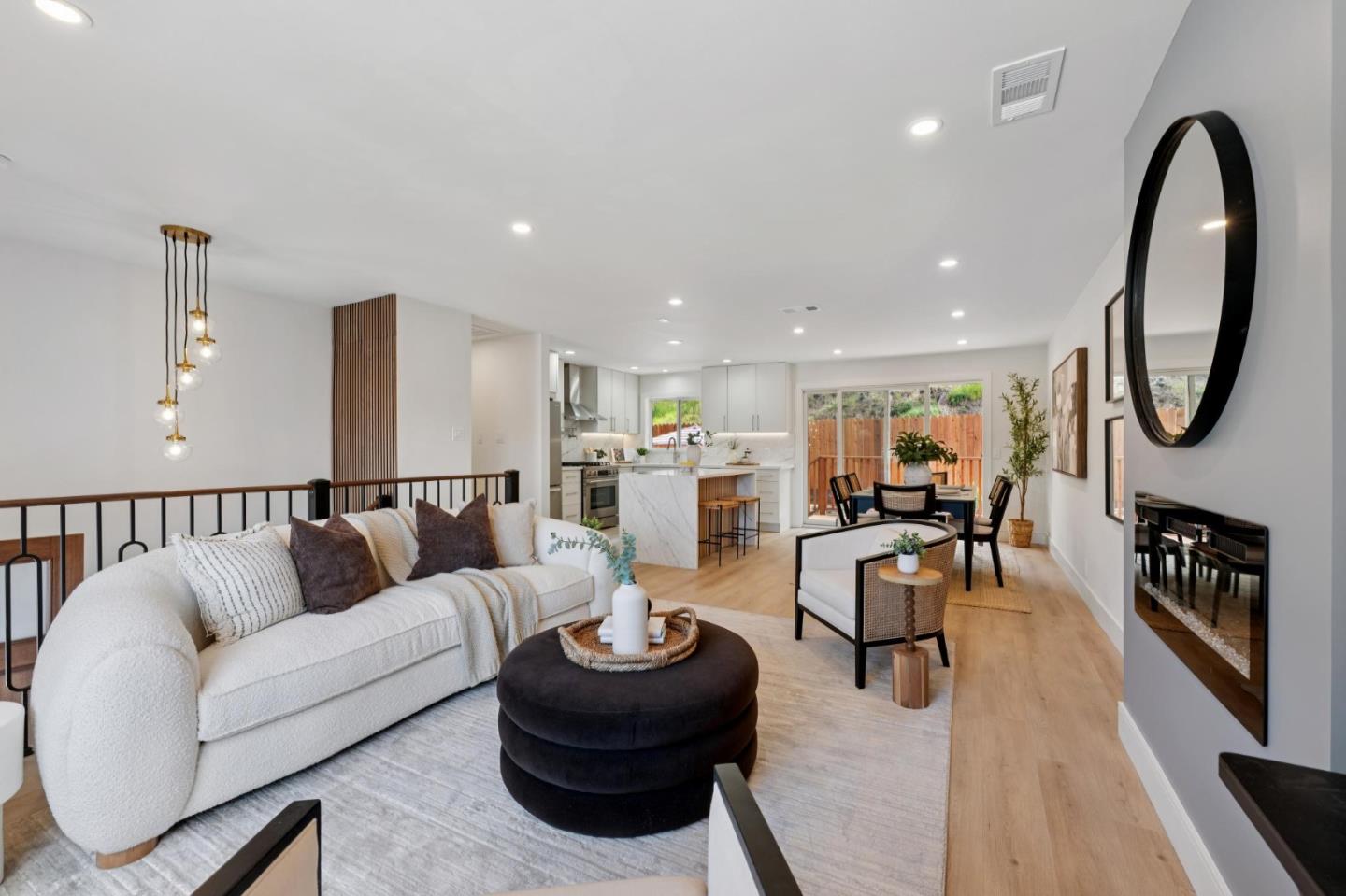 Detail Gallery Image 9 of 47 For 2 Celia Ct, Pacifica,  CA 94044 - 5 Beds | 3 Baths