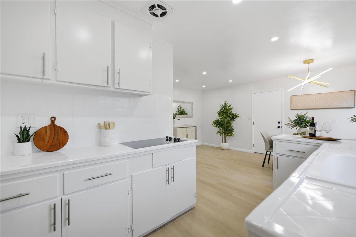 Detail Gallery Image 13 of 48 For 681 Coakley Dr, San Jose,  CA 95117 - 3 Beds | 2 Baths