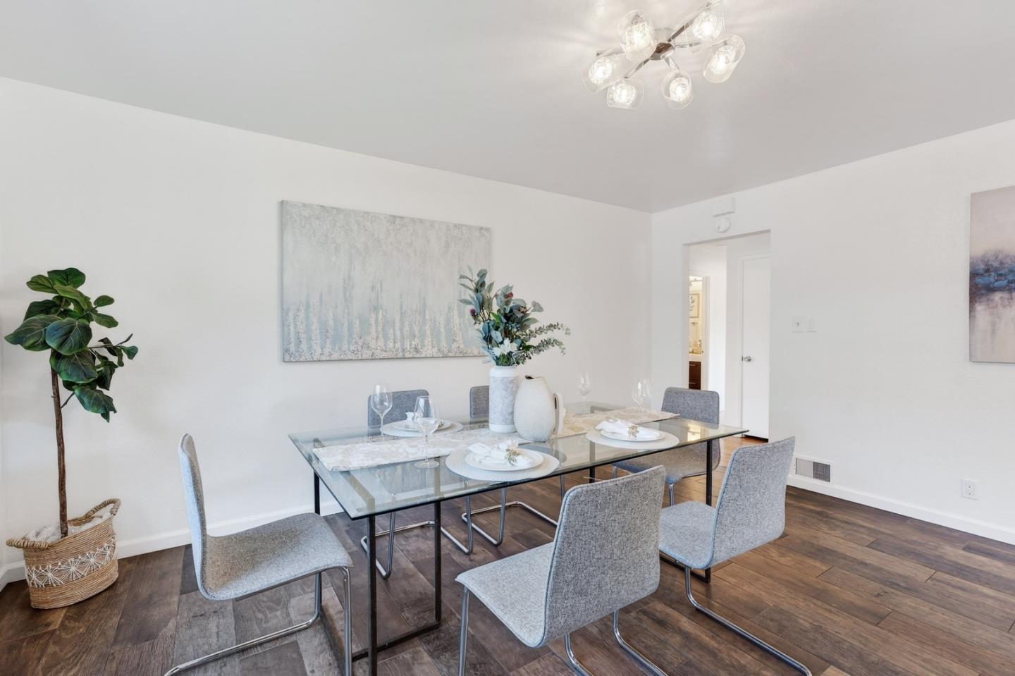 Detail Gallery Image 12 of 31 For 2135 W Hedding St, San Jose,  CA 95128 - 3 Beds | 2/1 Baths