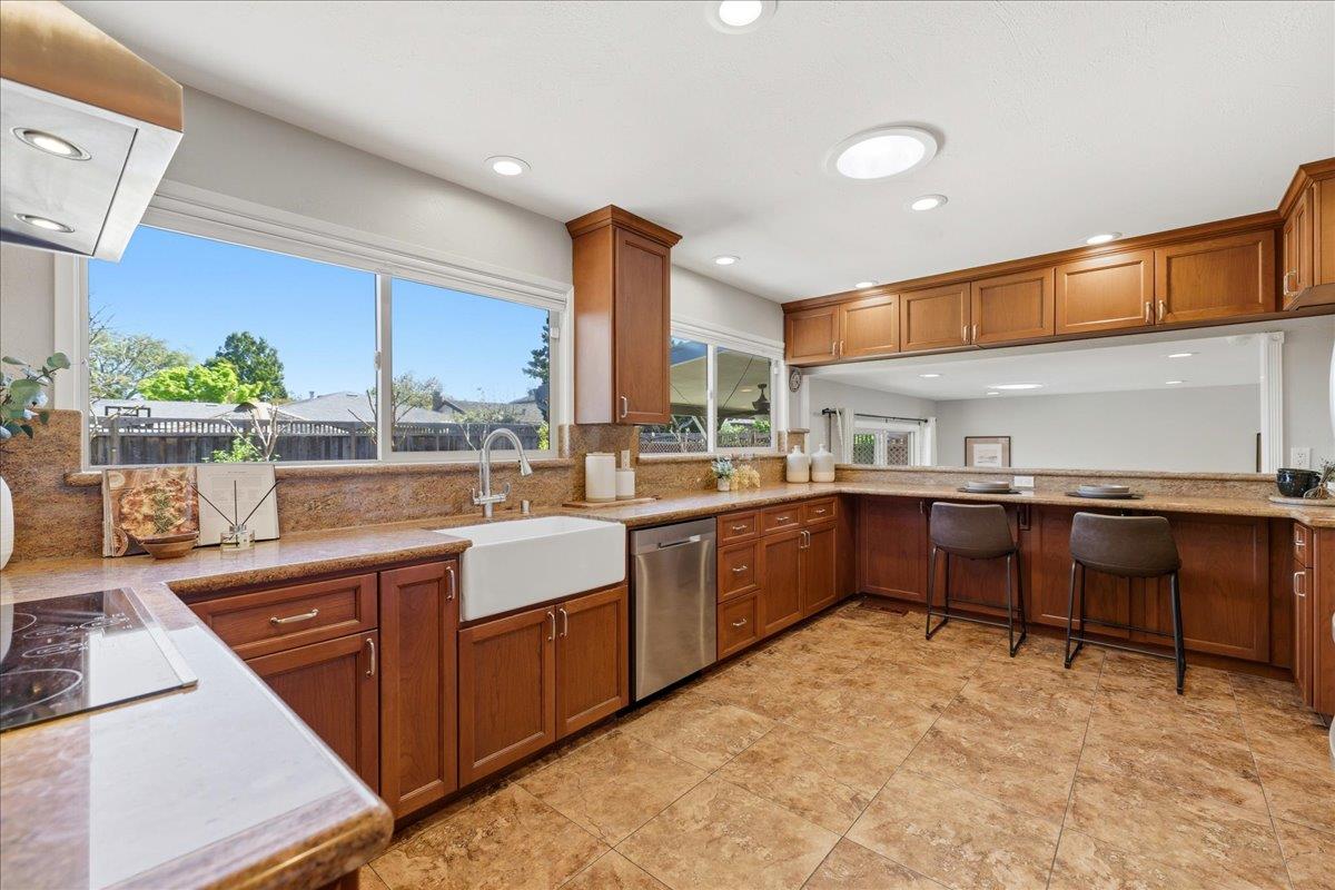 Detail Gallery Image 10 of 55 For 6644 Mount Hope Dr, San Jose,  CA 95120 - 4 Beds | 3 Baths