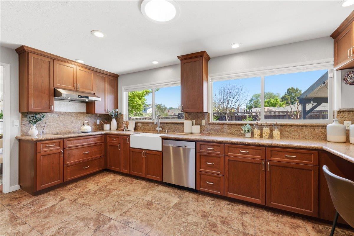 Detail Gallery Image 9 of 55 For 6644 Mount Hope Dr, San Jose,  CA 95120 - 4 Beds | 3 Baths