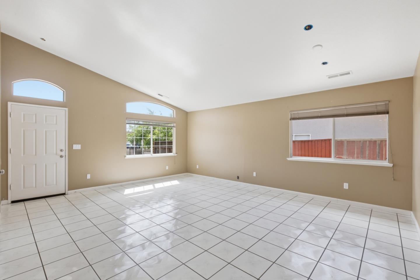 Detail Gallery Image 2 of 17 For 449 Sage Ct, Soledad,  CA 93960 - 4 Beds | 2 Baths