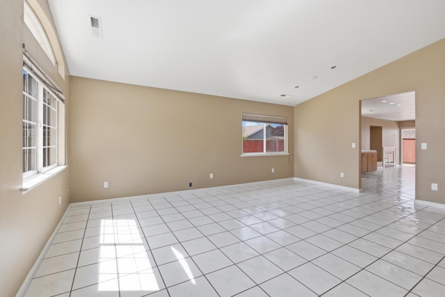 Detail Gallery Image 3 of 17 For 449 Sage Ct, Soledad,  CA 93960 - 4 Beds | 2 Baths