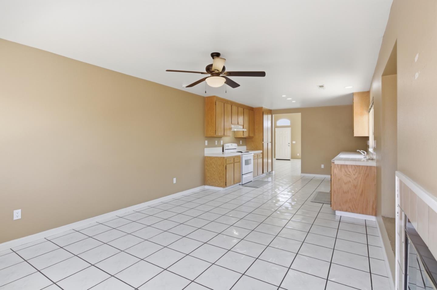 Detail Gallery Image 4 of 17 For 449 Sage Ct, Soledad,  CA 93960 - 4 Beds | 2 Baths