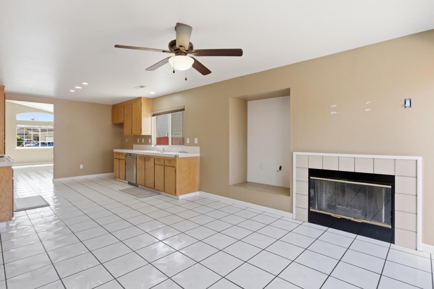 Detail Gallery Image 8 of 17 For 449 Sage Ct, Soledad,  CA 93960 - 4 Beds | 2 Baths