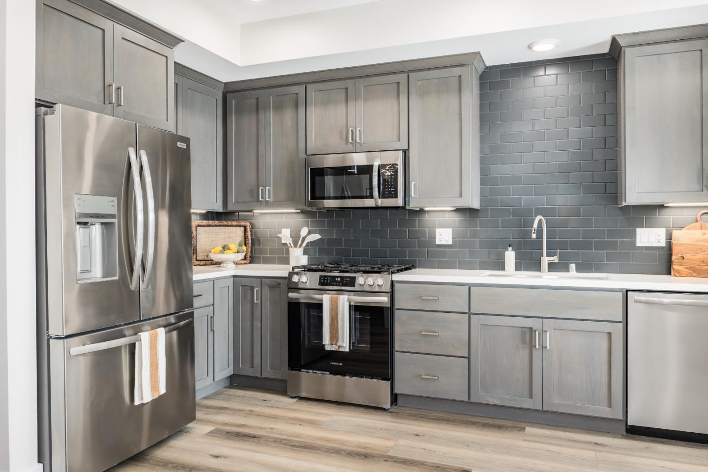 Detail Gallery Image 2 of 30 For 131 Aptos Village #4,  Aptos,  CA 95003 - 2 Beds | 2/1 Baths