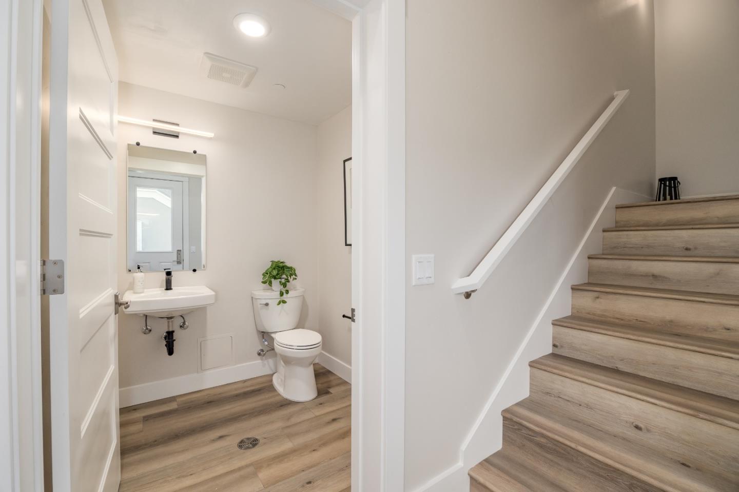 Detail Gallery Image 24 of 30 For 131 Aptos Village #4,  Aptos,  CA 95003 - 2 Beds | 2/1 Baths