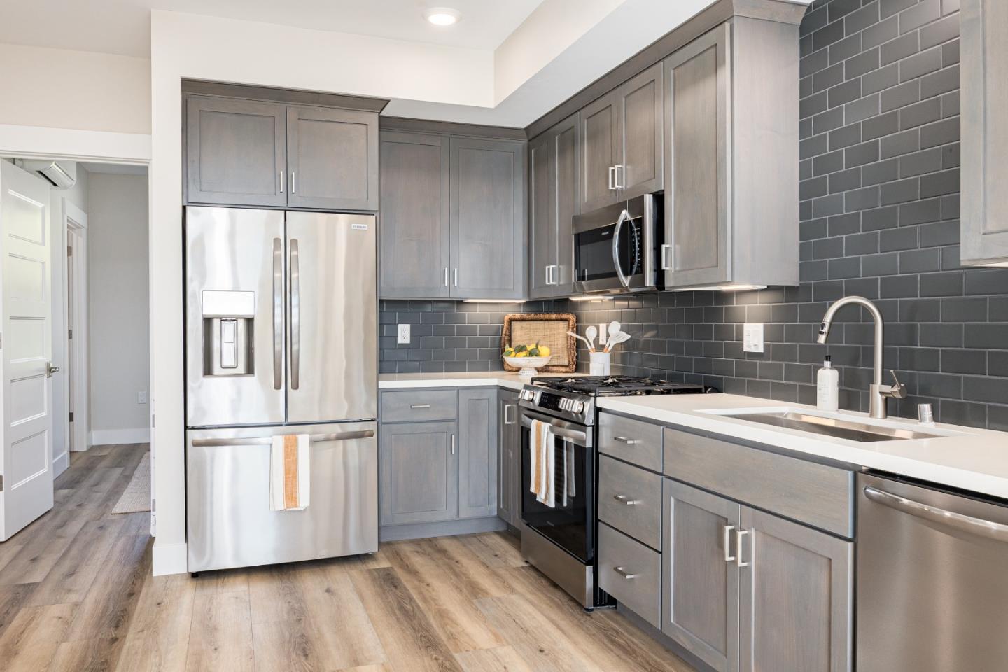 Detail Gallery Image 4 of 30 For 131 Aptos Village #4,  Aptos,  CA 95003 - 2 Beds | 2/1 Baths