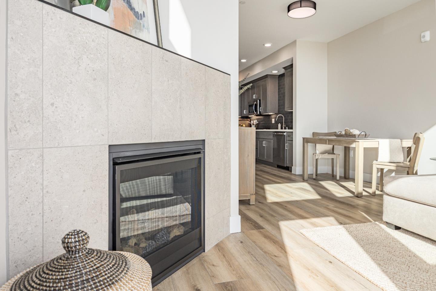 Detail Gallery Image 9 of 30 For 131 Aptos Village #4,  Aptos,  CA 95003 - 2 Beds | 2/1 Baths